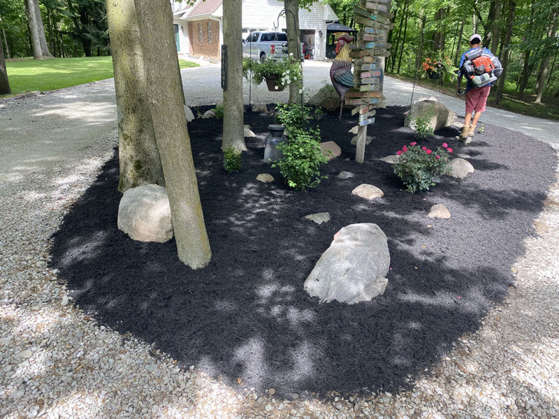 Mulch delivery and installation services in Carmel, IN